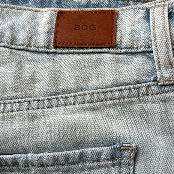 Women's BDG Distressed Slim Fit Boyfriend Jeans Size 29W Measures 35x27 - Picture 2 of 6